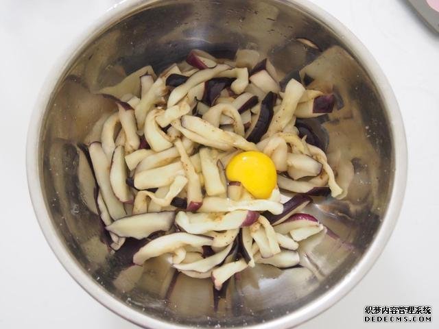 茄子換種做法，搭配牛肉做“披薩”，味道特別值得嘗試