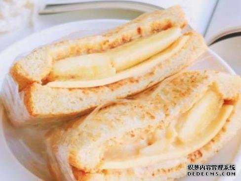 香蕉酸奶三明治、芝士紅薯餅、豆腐肉夾這幾道家常菜的做法