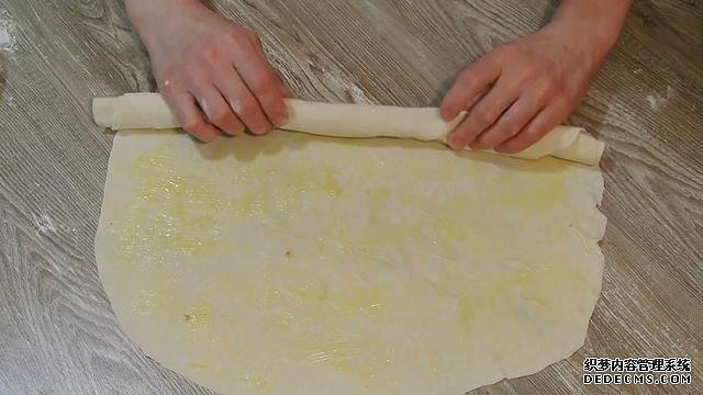 老婆做了20個(gè)“烤餃子”，掰開樂(lè)壞了：這種餃子皮頭一次見