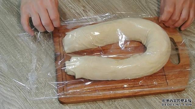 老婆做了20個(gè)“烤餃子”，掰開樂(lè)壞了：這種餃子皮頭一次見