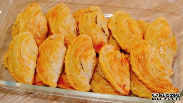 老婆做了20個(gè)“烤餃子”，掰開樂(lè)壞了：這種餃子皮頭一次見