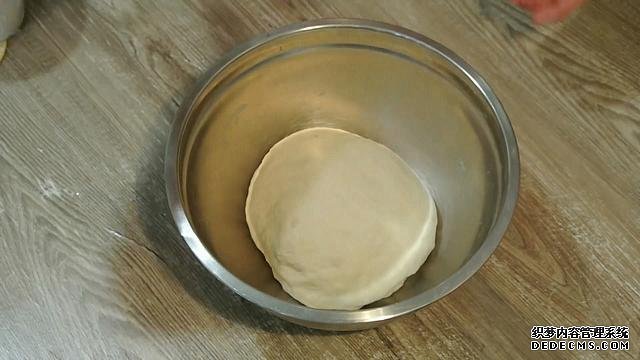 老婆做了20個(gè)“烤餃子”，掰開樂(lè)壞了：這種餃子皮頭一次見