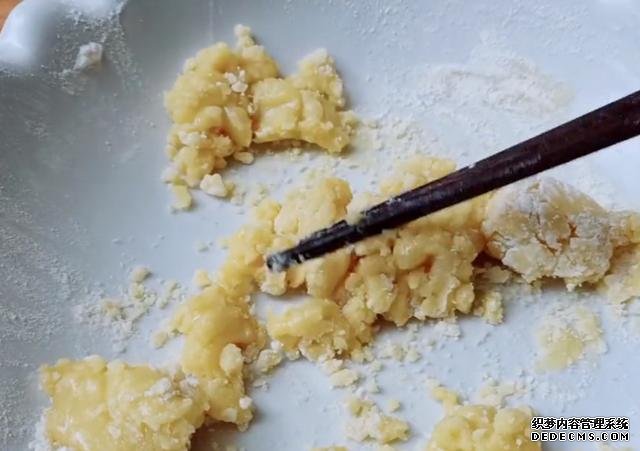 綠豆別熬粥啦，試試這樣做，5元食材做一大盤，孩子吃了還想吃