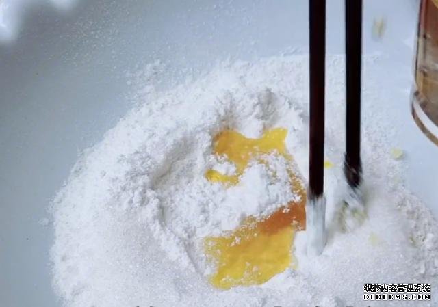 綠豆別熬粥啦，試試這樣做，5元食材做一大盤，孩子吃了還想吃