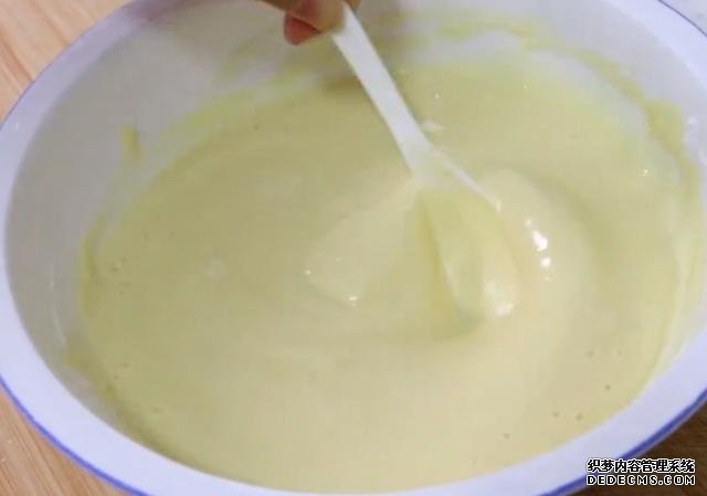 用雞蛋做一道小糕點(diǎn)，不用烤箱，口感綿軟不上火，老人小孩都喜歡