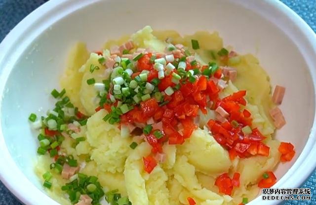 土豆餅最簡單好吃的做法，外酥里嫩，鮮香又營養(yǎng)，全家人都喜歡