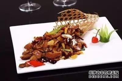 年夜飯推薦：椒麻雞，龍眼臘扣肉，紫蘇醬炒牛肝菌的做法