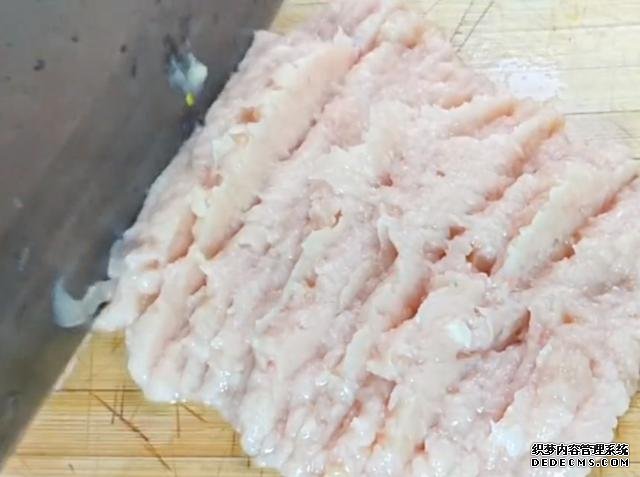 春天要多吃胡蘿卜，教你秘制新吃法，不炒也不腌，上桌3斤吃不夠