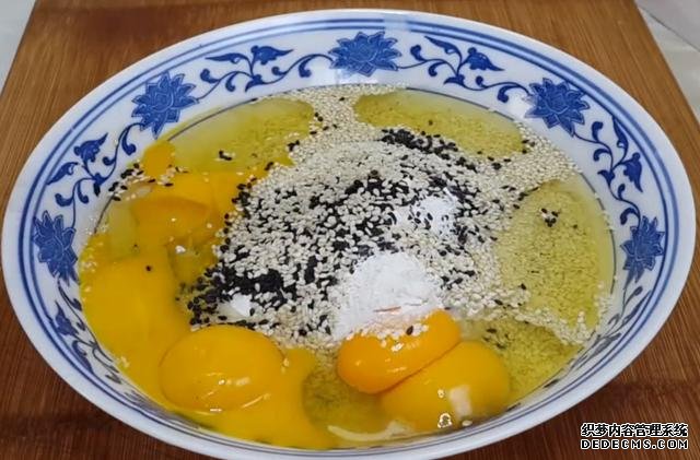 第一用芝麻做小饅頭，不蒸不煮不油炸，簡單又營養(yǎng)，真的太好吃了