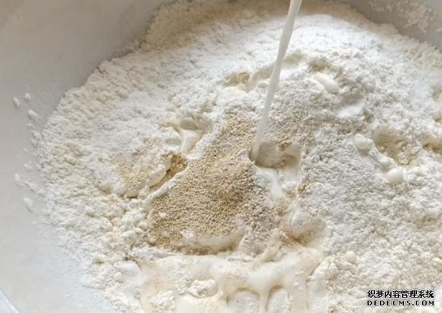 自從知道發(fā)面餅可以這樣做，我天天不起早了，5分鐘搞定涼了不硬