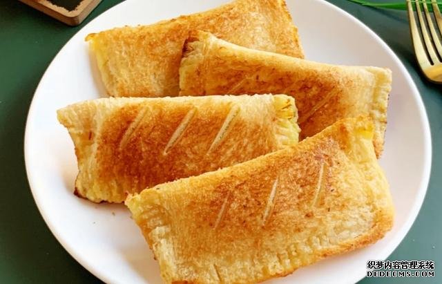 這才是蘋果派最簡(jiǎn)單的做法，不用烤箱不和面，外焦里內(nèi)，香甜可口