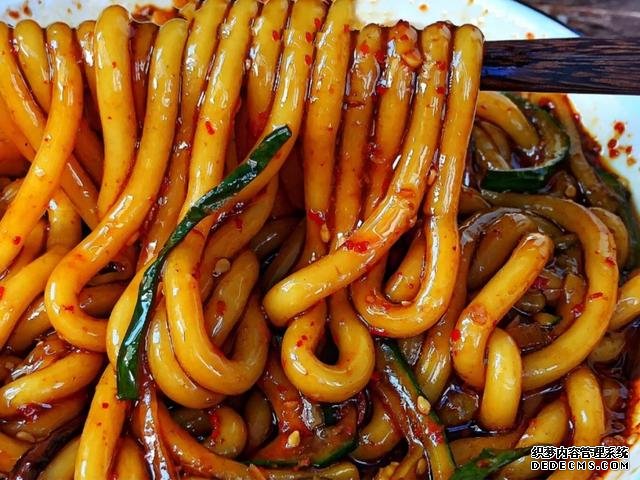 一吃就上癮的酸辣土豆粉，在家3塊錢做一大碗，酸辣爽口又開胃