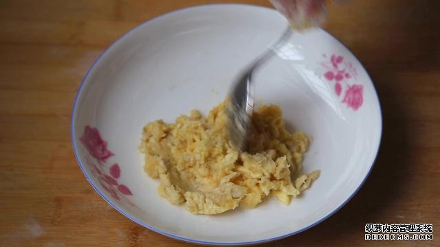 懶人烘焙榴蓮酥，外焦里嫩，香味濃郁，外皮酥脆不膩，滿嘴留香