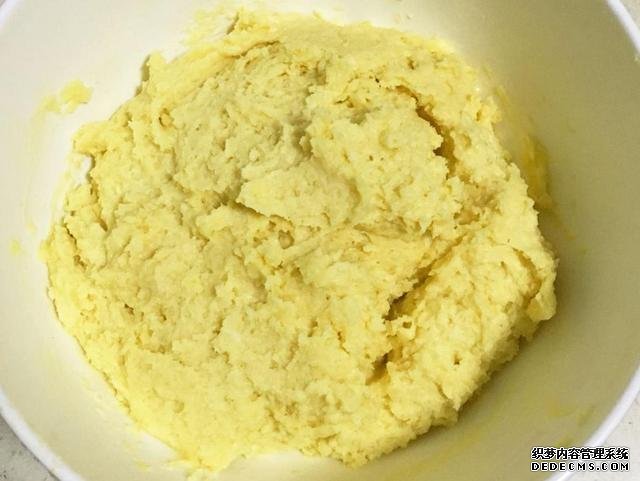 做曲奇餅干時(shí)，不要直接放進(jìn)烤箱烤，多加一步，更好看更好吃