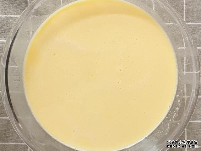 教你做超級簡單的千層蛋糕，只用平底鍋就能做，層層香甜，太好吃