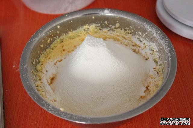 蜜豆酥，濃濃的奶香，軟軟的口感，甜蜜蜜的味道