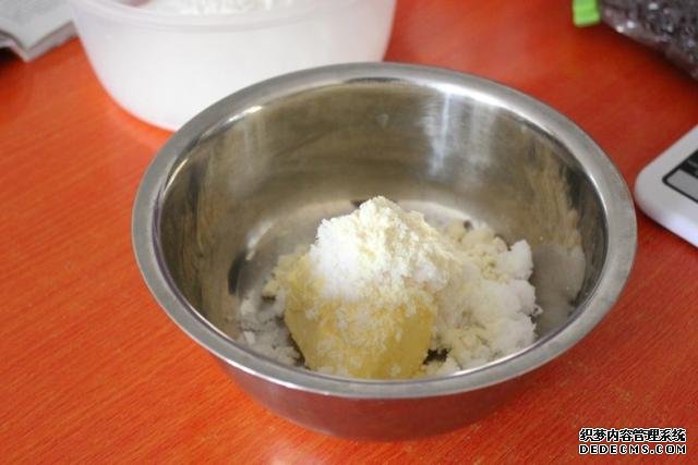 蜜豆酥，濃濃的奶香，軟軟的口感，甜蜜蜜的味道