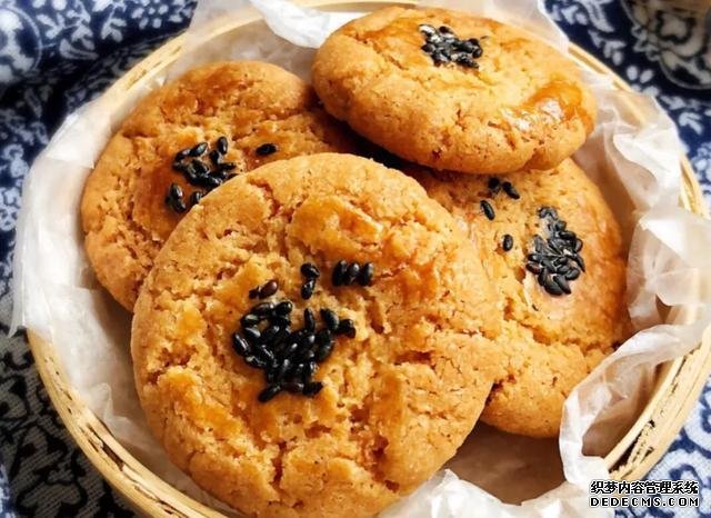 酥得掉渣的核桃酥，香味十足，在家也能做了