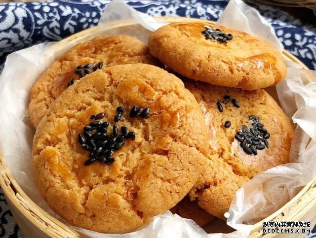酥得掉渣的核桃酥，香味十足，在家也能做了
