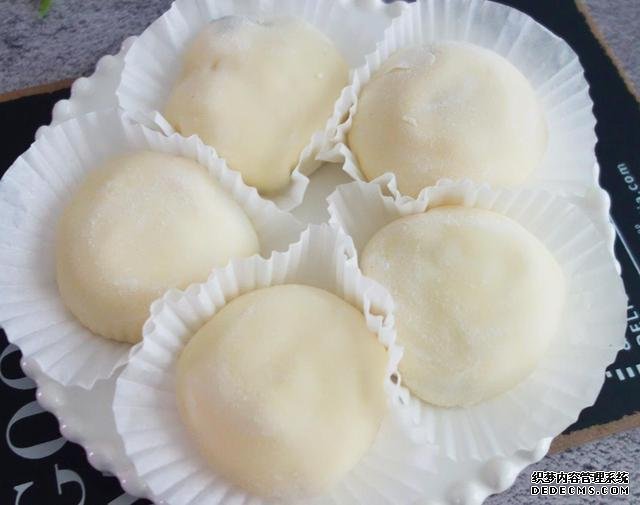 宅在家里做甜品雪媚娘，軟軟糯糯，入口即化，做法超簡單，零失敗