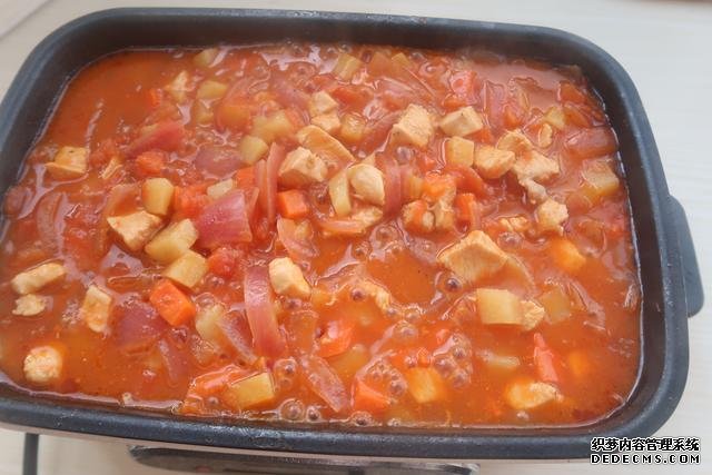 芝士控不可錯過的番茄雞肉焗飯，無敵拉絲