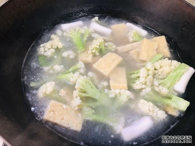 天熱沒食欲，我家就來一碗這個(gè)開胃菜，快速上桌，麻辣鮮香特過癮