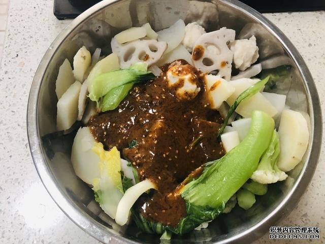 天熱沒食欲，我家就來一碗這個(gè)開胃菜，快速上桌，麻辣鮮香特過癮