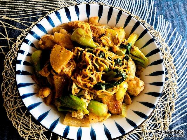 天熱沒食欲，我家就來一碗這個(gè)開胃菜，快速上桌，麻辣鮮香特過癮