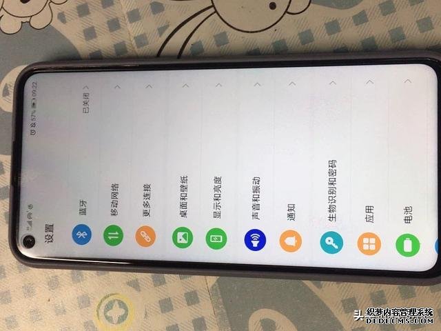 華為4G旗艦機(jī)加速清倉(cāng)，8+256GB跌至兩千出多，還有雙光學(xué)防抖