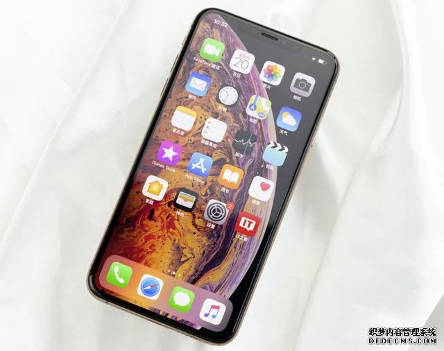 從8699跌至4699，從高端市場(chǎng)跌至中端市場(chǎng)，網(wǎng)友：終于等到了