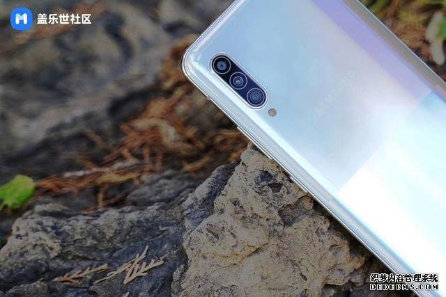 三星Galaxy A90 5G仍然在售：2699元買5G新旗艦還是買它？