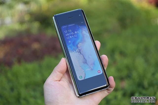 三星Galaxy Fold Lite或于明年年初上市 依舊內(nèi)折斜劉海設(shè)計