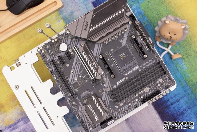 升級PCI-E 4.0，支持雙顯卡，微星B550M迫擊炮開箱