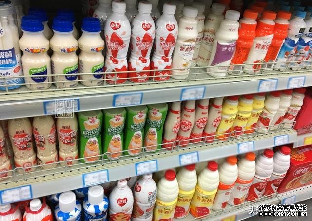 全脂、低脂、脫脂牛奶，應(yīng)該怎么選？4個知識點(diǎn)，教你正確喝牛奶