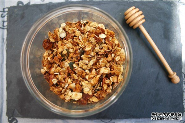 防曬光做表面還不夠，教你4個(gè)食療方，在這個(gè)夏天白白噠~