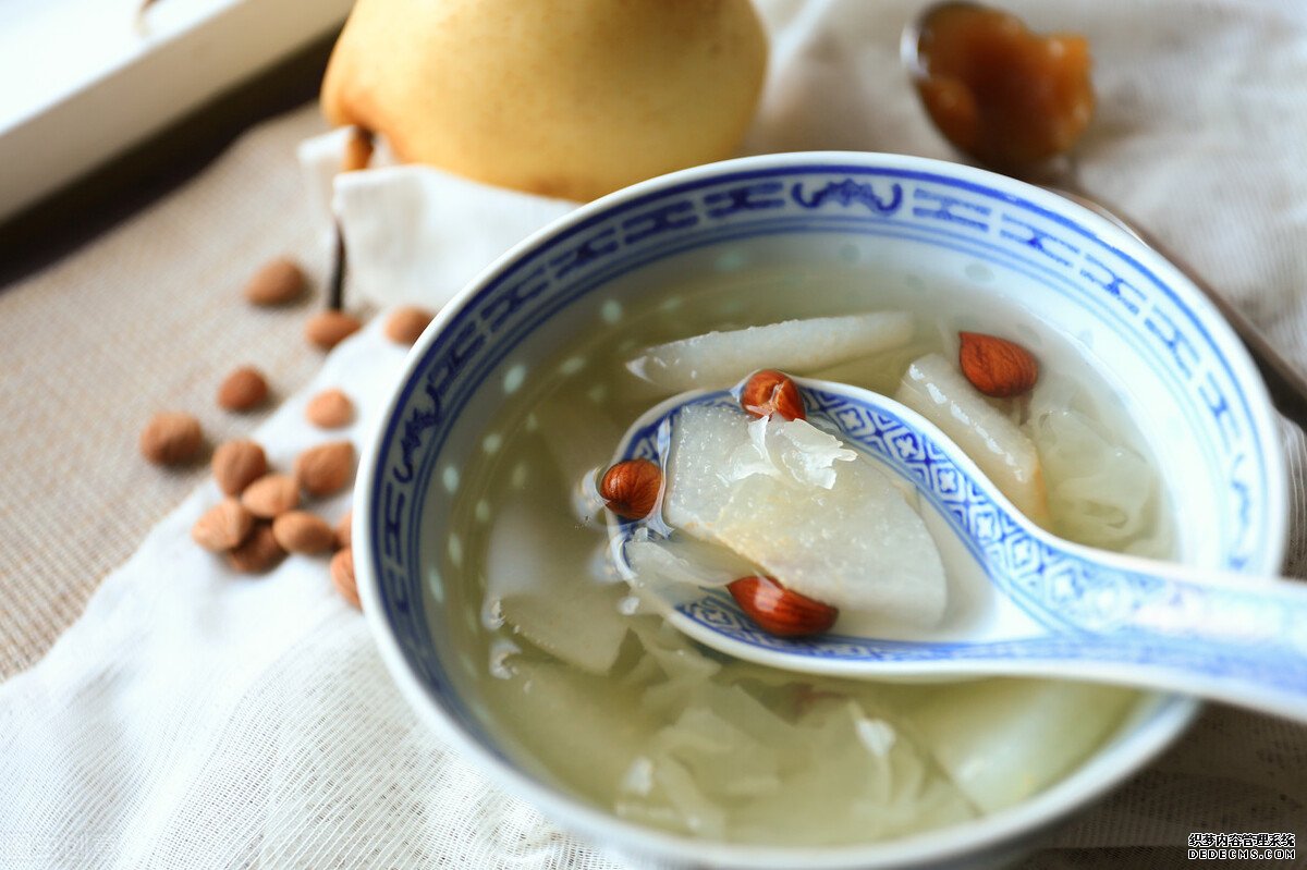 冬季來(lái)臨護(hù)好肺部很重要，中醫(yī)教你健肺養(yǎng)肺保健功法，冬季少生病