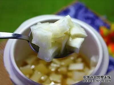 十月，秋燥惹人煩，大白蘿卜來(lái)救急，滋補(bǔ)賽人參，人人都吃得起